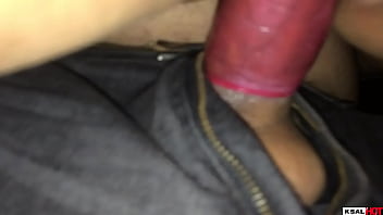 Телочка с подтянутой попой натягивает свою дырочку на стоячий пенис бойфренда. От первого мордашки.