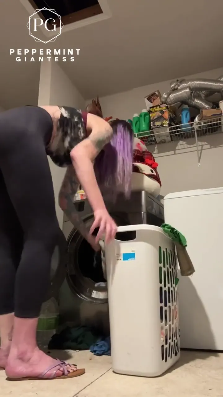 latina porn - Latina POV with Tiny Girl - Amateur Giantess Chores at
